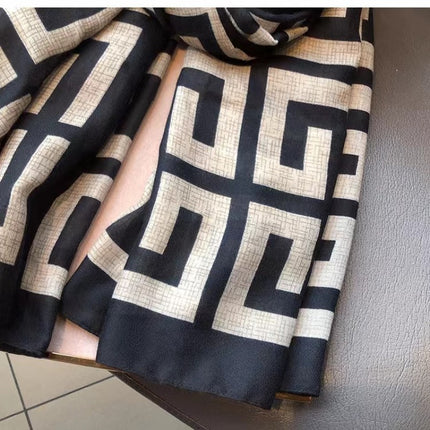 Elegant Geometric Pattern Women’s Scarf