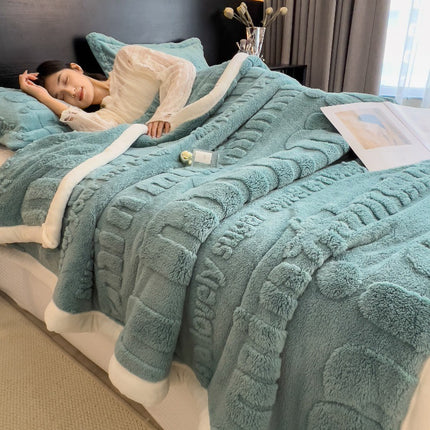 Cozy All-Season Fleece Blanket - Soft & Warm Comfort  (Pillowcase Not Included)