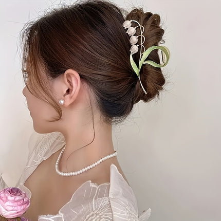 Trendy Strawberry Hair Claw – Stylish Metal Clip