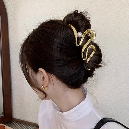Golden Pearl Wave Hair Clip – Shark-Shaped Design