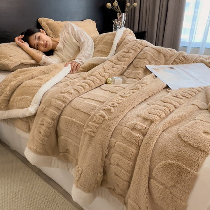 Cozy All-Season Fleece Blanket - Soft & Warm Comfort  (Pillowcase Not Included)