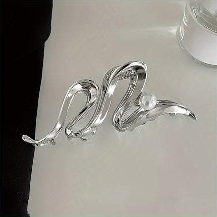 Golden Pearl Wave Hair Clip – Shark-Shaped Design
