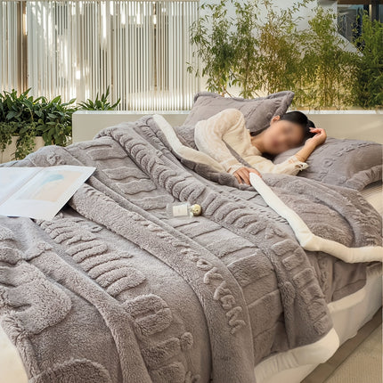 Cozy All-Season Fleece Blanket - Soft & Warm Comfort  (Pillowcase Not Included)