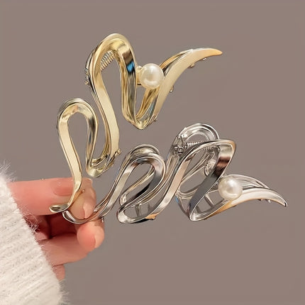Golden Pearl Wave Hair Clip – Shark-Shaped Design