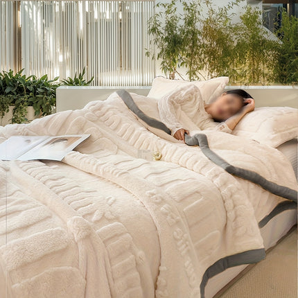 Cozy All-Season Fleece Blanket - Soft & Warm Comfort  (Pillowcase Not Included)