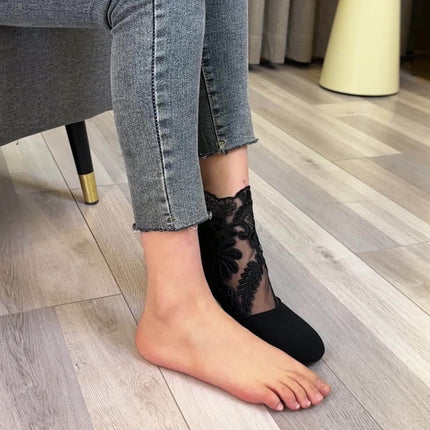 Elegant Floral Lace Chunky Heel Boots