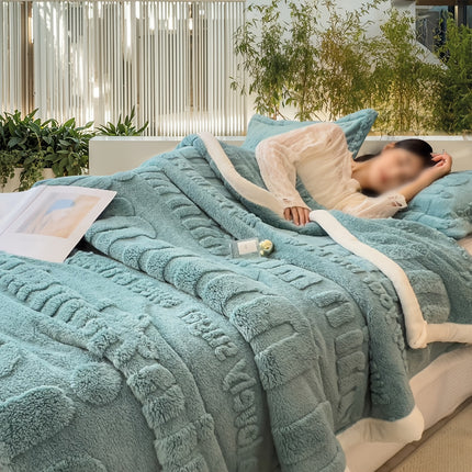 Cozy All-Season Fleece Blanket - Soft & Warm Comfort  (Pillowcase Not Included)