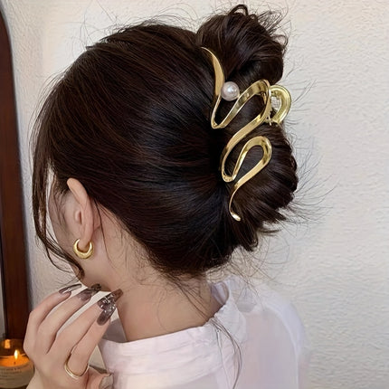 Golden Pearl Wave Hair Clip – Shark-Shaped Design