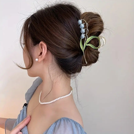 Trendy Strawberry Hair Claw – Stylish Metal Clip