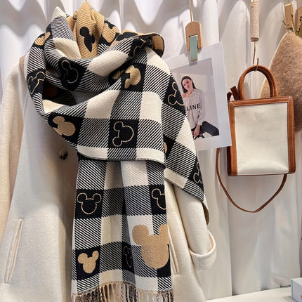 Elegant Double-Sided Heart Check Scarf
