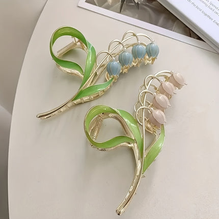 Trendy Strawberry Hair Claw – Stylish Metal Clip