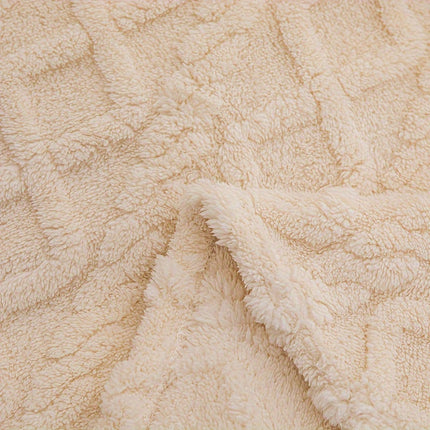 Rhombus Grid Velvet Blanket - Stylish & Cozy for All Occasions