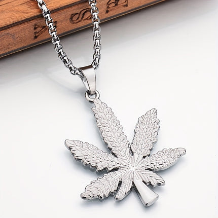 Xiha Maple Leaf Pendant Necklace