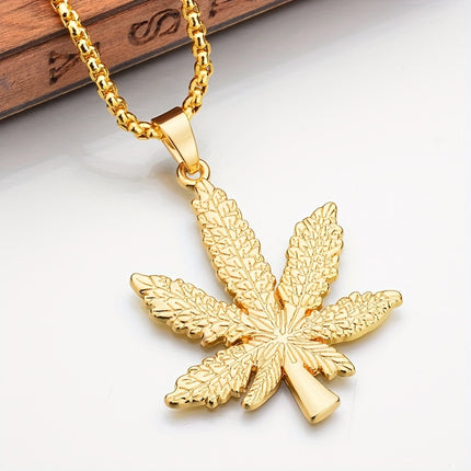 Xiha Maple Leaf Pendant Necklace